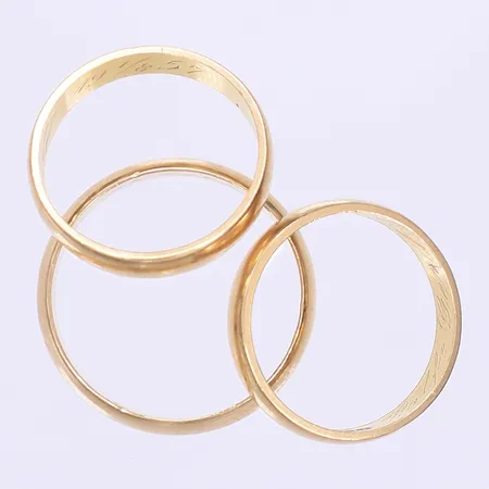 Tre ringar släta gravyr 18K Vikt: 11,4 g