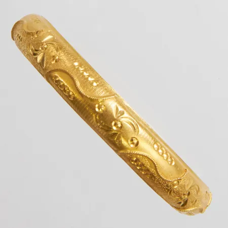 Armring, Ø57,5mm, bredd 9mm, mönsterdekor, ihålig, 22K Vikt: 13,3g Vikt: 8 g