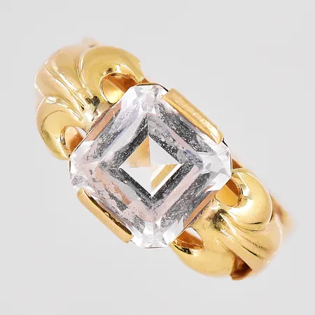 Ring med vit sten stl:18¼ nagg finns 18K Vikt: 3,5 g