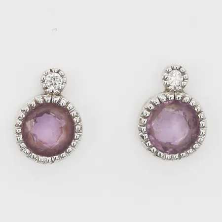 Ett par örhängen fasettslipade rosa safirer och diamanter 2 x ca 0,01ct, ca 8x5mm, Kaplans Safir AB, Stockholm, 18K vitguld. Vikt: 1,2 g