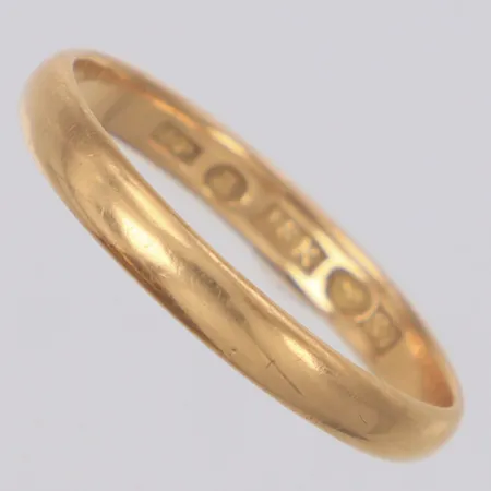 Ring slät stl:19½, bredd 3mm, skev, 18K  Vikt: 2,7 g