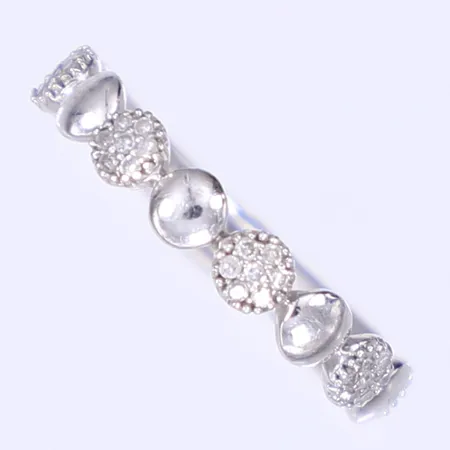 Ring med diamanter totalt 35xca 0,005ct stl:15 bredd 2-3mm vitguld 18K Vikt: 2,3 g