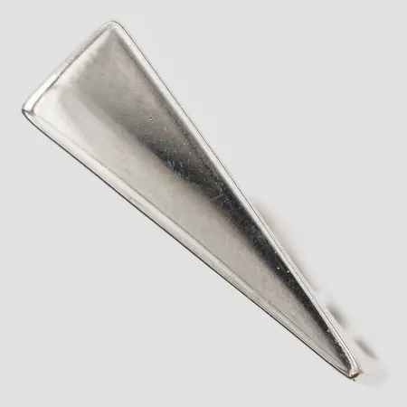 Ring stl 17¾, bredd 1-6mm, GHA, vitguld, 18K. Vikt: 2,7 g