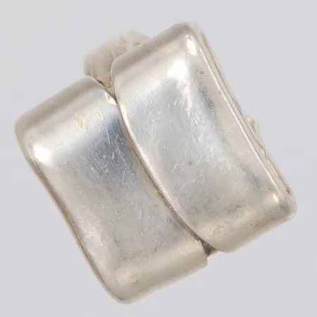 Ring stl:18½, bredd 19mm, omgjort bestick, silver 830/1000 Vikt: 24,5 g