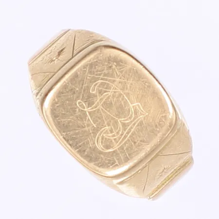 Klackring med monogram stl:17 bredd 3-11mm 18K Vikt: 4,6 g