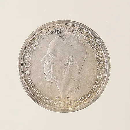 Mynt Gustaf V Sveriges Konung 1947, 2kr Ø31mm, silver 400/1000 Vikt: 14 g