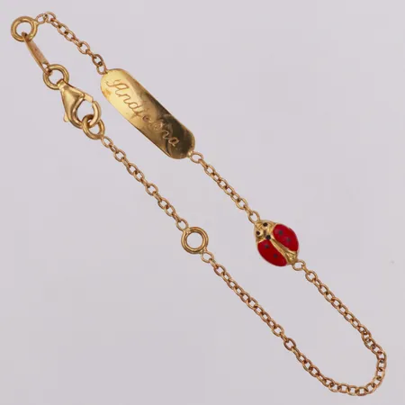 Armband Ankar med gravyrbricka och nyckelpiga, längd 14,5cm, bredd 0,8mm, gravyr 18K Vikt: 1,9 g