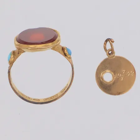 Ring hänge, stenar, gravyr, skadat, defekt, 18K  Vikt: 3,7 g