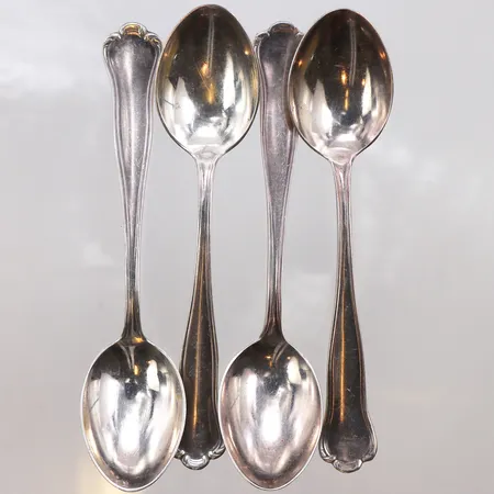 4 silverskedar, längd:11cm, 830/1000 silver. Vikt: 68 g