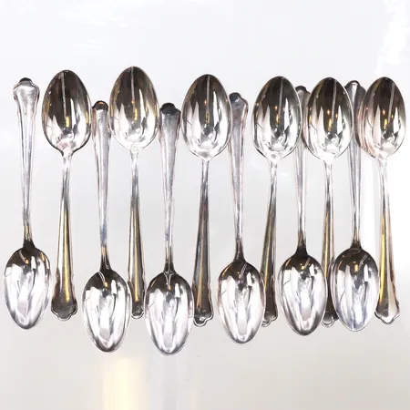 12 Silverskedar, längd:12cm, 830/1000 silver. Vikt: 159,4 g