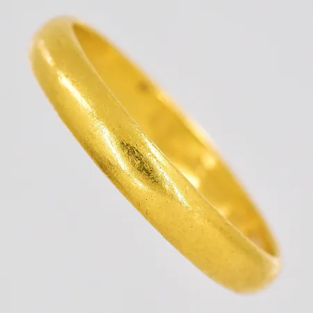 Ring stl:21¾ bredd 4mm graverad 23K Vikt: 7 g