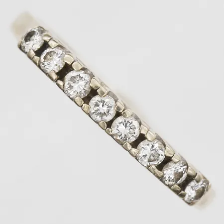 Ring med diamanter 8xca0,03ct stl:17, vitguld 18K.  Vikt: 2 g