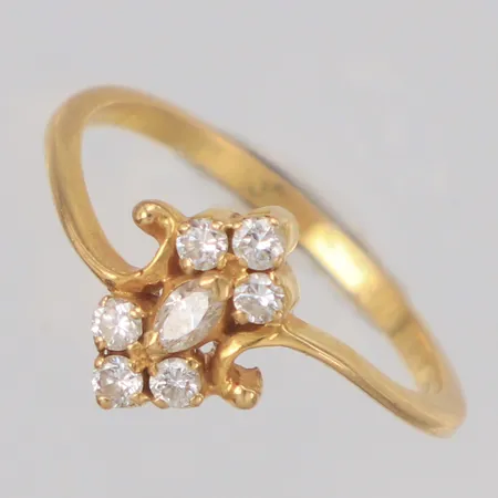 Ring med diamanter navettslipad ca 0,05ct, 6x ca 0,02ct stl:16, bredd 9,4mm, 18K Vikt: 1,9 g