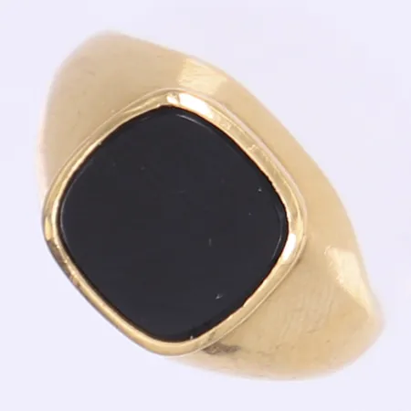 Klackring med svart sten stl:16¾ bredd 3-12mm gravyr 18K Bruttovikt: 4,4g