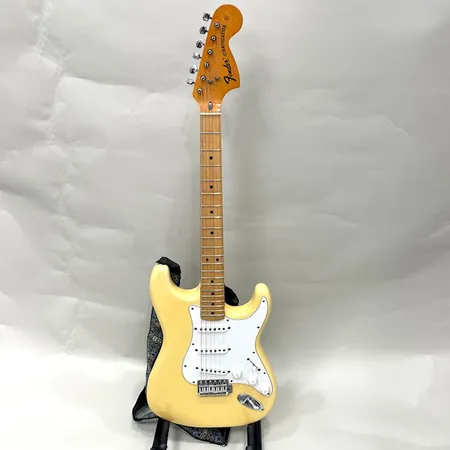 Elgitarr Fender Stratocaster USA serie-nr:F555864 70-tal, mindre repor samt stötmärken, bakplatta samt svajarm saknas, mjukt fodral Skickas med Bussgods eller PostNord