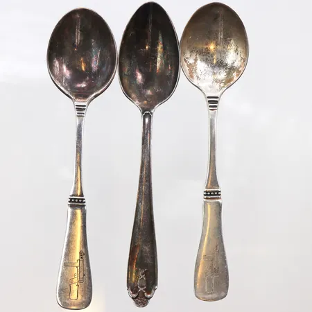 3 silverskedar, längd:12cm, 830/1000 silver. Vikt: 45,6 g