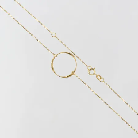 Kedja med integrerat hänge längd 42-45cm bredd ca 1-17mm med hänge 18K Vikt: 1,6 g