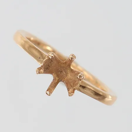 Ring stl 15¼ bredd ca 1,5-7mm defekt, 18K Vikt: 2 g