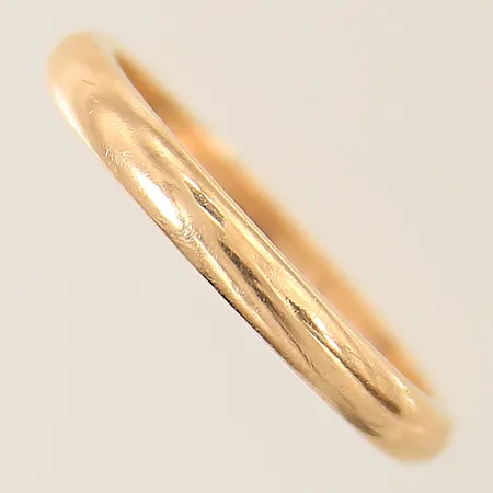 Ring slät stl:20¾ bredd 3,2mm, gravyr 18K Vikt: 5,9 g