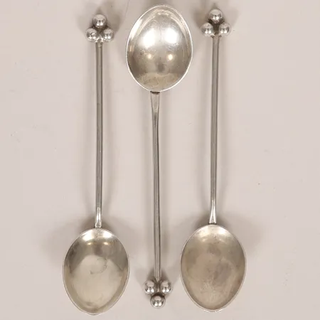 Tre moccaskedar, längd 89mm, K Anderson, Stockholm 1934, 830/1000 silver Vikt: 16,1 g