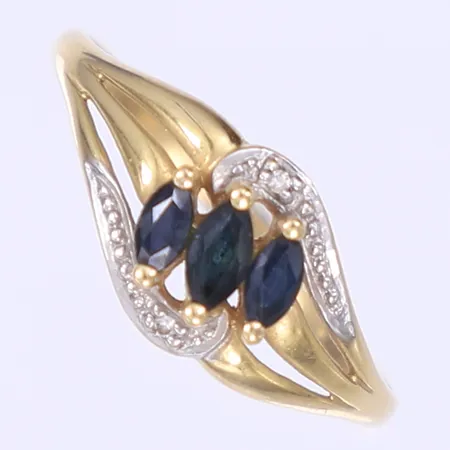 Ring med blå stenar samt diamanter totalt 2xca 0,005ct stl:18¾ bredd 2-10mm tillv. Guldfynd 18K Vikt: 2 g