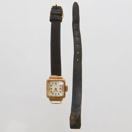 Damur CAMY, 16mm, plexiglas, slitet, defekt läderband, spänne i doublé, 18K Brv: 9,7g