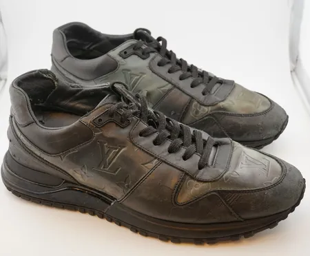 Sneakers Louis Vuitton "Run away sneakers", svarta, stl 05,5 (39,5), originalkvitto 2023, box, dustbags. mycket slitna Vikt: 0 g