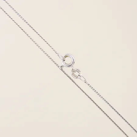 Kedja längd 38cm bredd 0,8mm vitguld svensk importstämpel 18K Vikt: 1,7 g