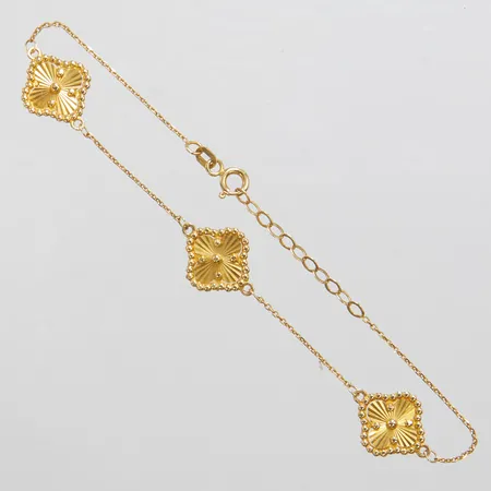 Armband med integrerade hängen, quatrefoil, längd 18-21cm, bredd 1-12mm, 14K Vikt: 3,0g. OBS EJ MÄRKESDESIGN
