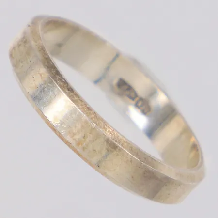 Ring stl:18½, bredd 4mm, repig, Italien, 925/1000 silver Vikt: 2,9 g