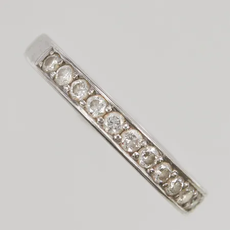 Alliansring stl15, bredd:2,7mm med diamanter14xca0,02ct, graverad 18K 2,8g.