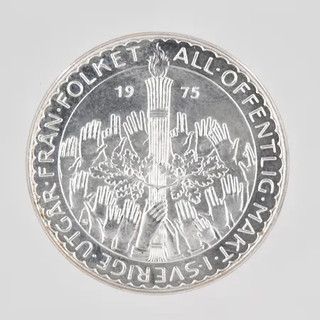 Minnesmynt Ø 36mm All offentlig makt i Sverige utgår från folket 1975 nominellt värde 50kr silver 925/1000  Vikt: 27 g
