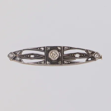 Brosch med gammalslipad diamant ca 0,10ct samt rosenstenar, längd 43mm, bredd 9mm, stenar saknas, skadade stenar, nagg, 830/1000 silver Vikt: 5,4 g