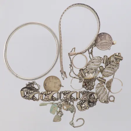Diverse silver defekt, slappt lås, saknar lås, av, 830-925/1000 silver Vikt: 89,1 g