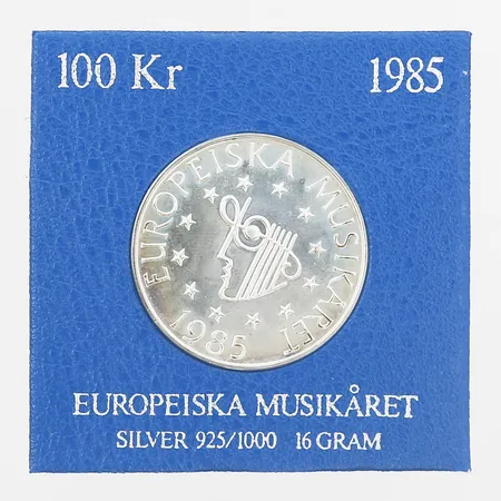 Minnesmynt 100kr Europeiska Musikåret Sverige år 1985, Ø32mm, plastetui med slitage, silver 925/1000. Vikt: 15,9 g