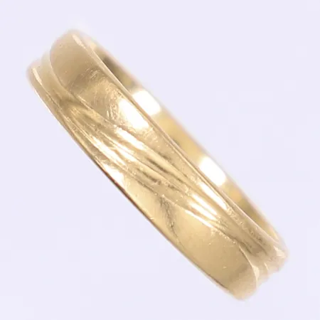 Ring stl:19¼ bredd 5mm till. Schalins, gravyr, 18K  Vikt: 6 g