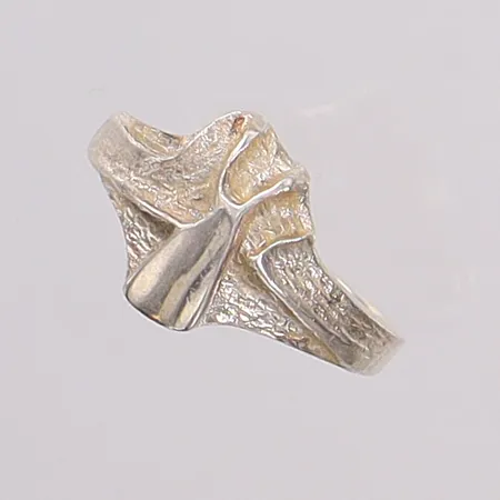 Ring Matti Hyvärinen Finland, stl:16¼ bredd 2,1-10,7mm. 925/1000 silver Vikt: 1,8 g
