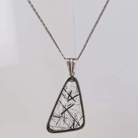 Kedja s-länk längd 40cm, bredd 1,5mm, hänge 55x26mm, 830/1000 silver Vikt: 15,5 g