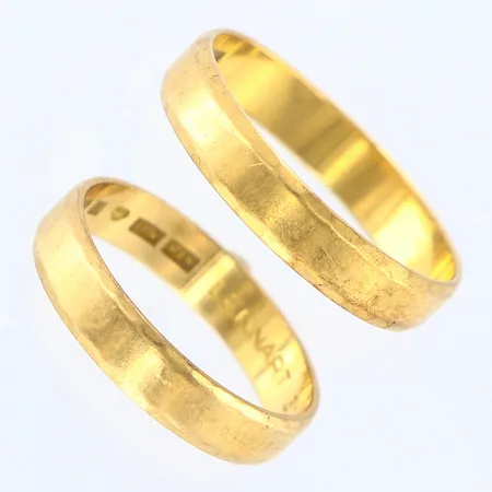 2 ringar mönsterdekor stl:16½ 18½, bredd 3mm, gravyr, skev, 18K Vikt: 4,8 g