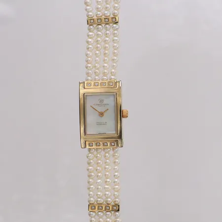 Damur Christina London, stål, quartz, ca 20mm, serienr 1032073, pärlemorurtavla, diamanter på boett och armband, armband med odlade sötvattenspärlor ca 15,5-19,5cm, ask, i behov av batteribyte. Inga övriga tillbehör.