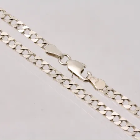 Kedja Pansar, längd ca 55cm, bredd ca 3mm, trasigt lås, silver 925/1000, 9,96g.