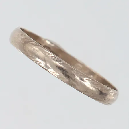 Ring med mönsterdekor stl:19 bredd 0,5mm, vitguld, gravyr, 18K Vikt: 1,8 g