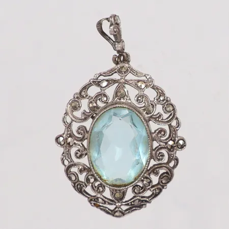 Hänge med markasiter, blå sten, längd 4,5cm, bredd 28,8mm, silver 830/1000 Vikt: 7,1 g