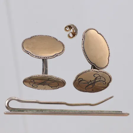 Diverse silver, delvis gravyr, 830-925/1000 silver Vikt: 14,4 g