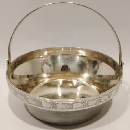 Skål med handtag höjd 3cm bredd 10cm förgylld insida gravyr Rysland silver 916/1000 Vikt: 173,5 g