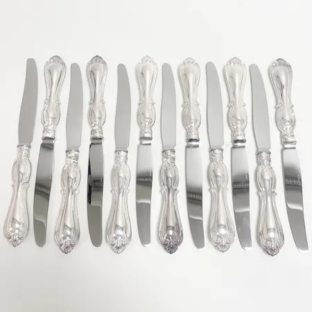 12 Knivar, längd 18cm, modell OLGA, blad i rostfritt stål, GAB, originalkartong, 830/1000 silver Brv: 889,5g Vikt: 12 g