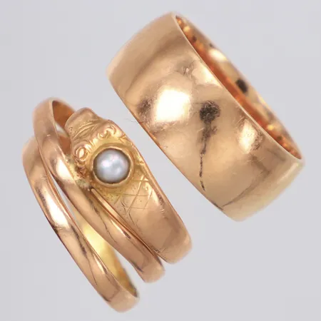 2 Ringar, defekt, gravyr, 14K Vikt: 8,6 g