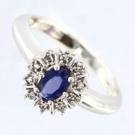 Ring vitguld med safir och diamanter 10x0,01ct, stl:18, GHA, 18K Vikt: 3,6 g