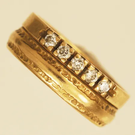 Ring med diamanter 0,20ctv enligt gravyr stl:16½ bredd 6,5mm personlig gravyr 18K Vikt: 6 g