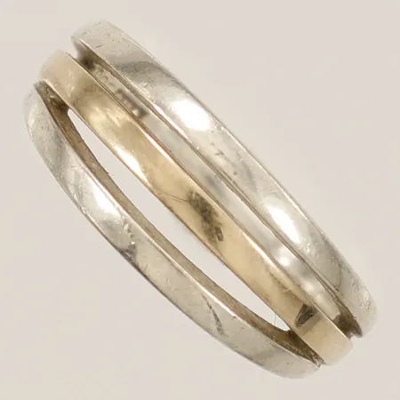 Ring stl:17 bredd 7,9mm GHA delvis förgyllt silver 925/1000 Vikt: 4,3 g